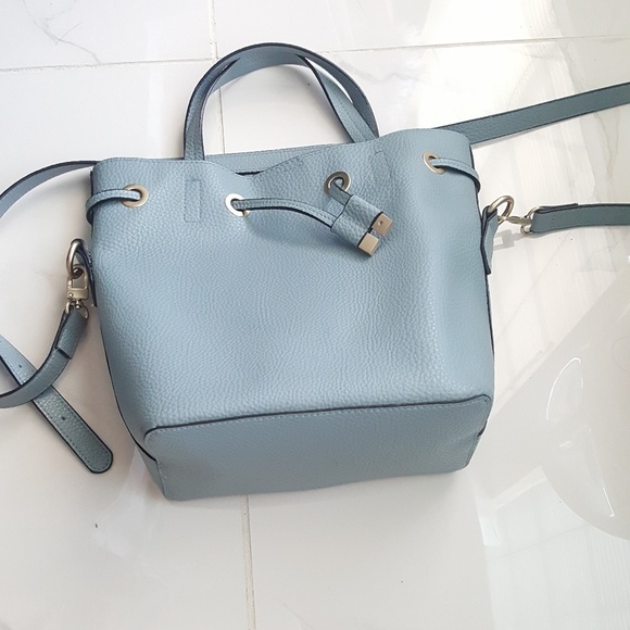 Handbags - 💥Final Sale💥 Light Blue Feed / Bucket Bag